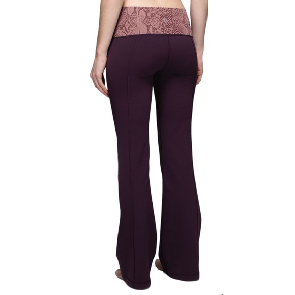 LULULEMON Groove Pant in Black Cherry / Desert Snake Bark Berry Multi - Picture 2 of 8